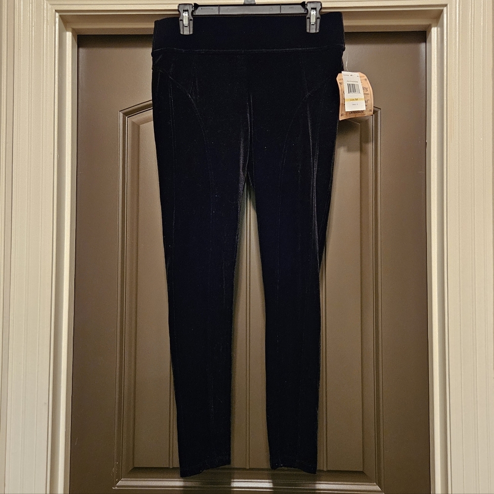 NWT Democracy Glider Leggings " Mold & Hold", Pull On, Black Velour - Me…